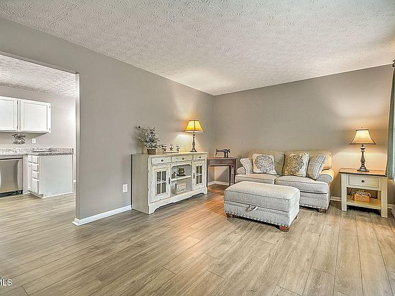 2nd image of 1312 Adobe Dr