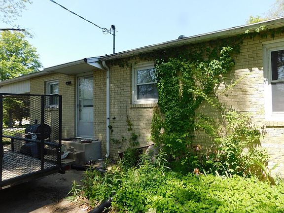 4th image of 108 Brown St