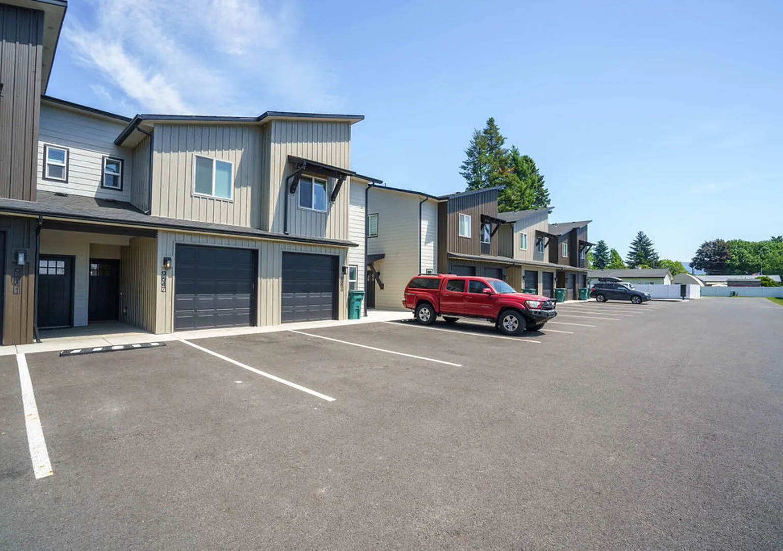 9637 N Buttercup Ln Modern Hayden Townhome — Photo 4