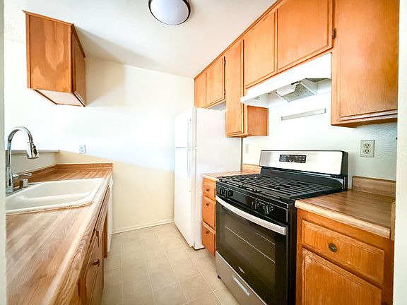 5th image of 328 E Valencia Ave APT B