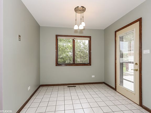 5th image of 16001 90th Ave