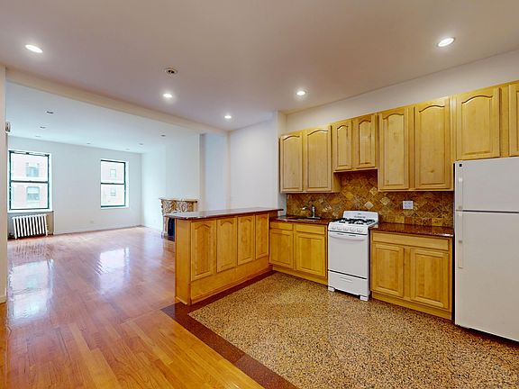 2nd image of 322 2nd Ave APT 4