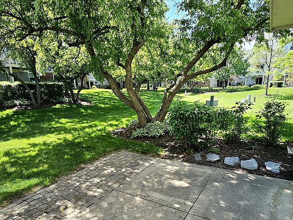 3rd image of 10 Meadow Ct #0