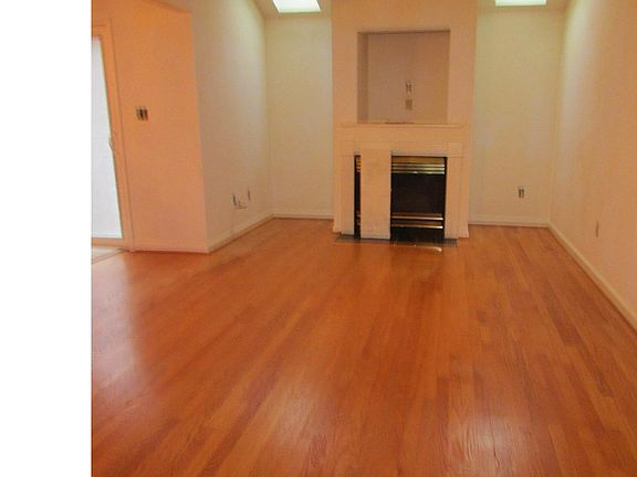 3rd image of 192 Steven Ln