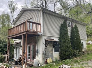 69 Church Hill Rd, Kincaid, WV 25119