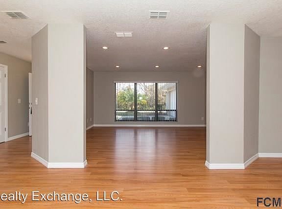 2nd image of 15 Woodborn Ln