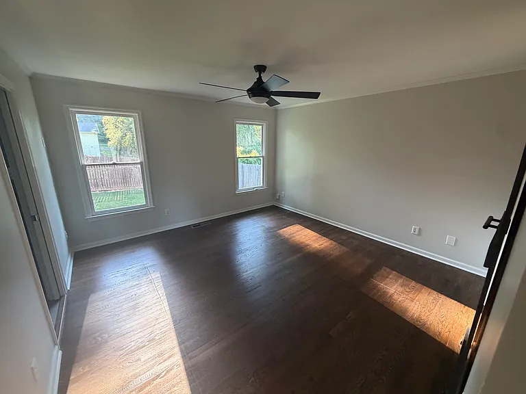 3270 Glasco Dr — Photo 6