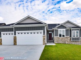 1132 N 99th St, Lincoln, NE 68527