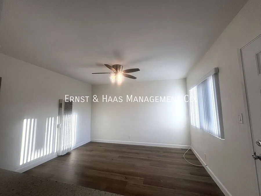 Cozy 1-Bed, 1-Bath Apartment in the Heart of Long Beach! — Photo 2