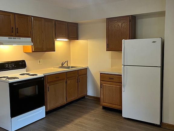 4th image of 24 Chestnut St