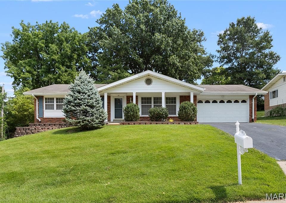 1st image of 24 Forest Crest Dr