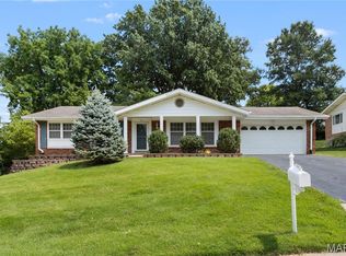 24 Forest Crest Dr, Chesterfield, MO 63017