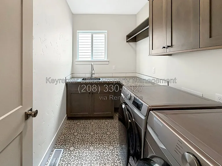 1440 W Cerulean St — Photo 18