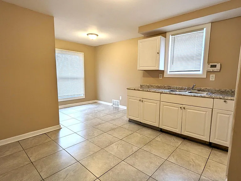18489 Westmoreland Rd — Photo 5