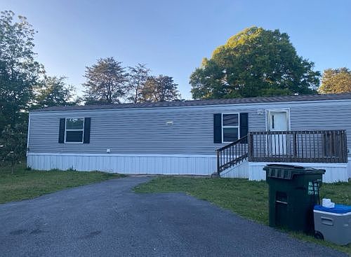 1st image of 43 Sutherland Ln SW