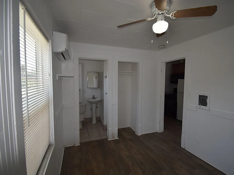 Cottage Apartments — Photo 5
