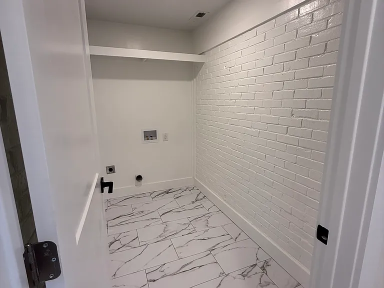 106 James St — Photo 36