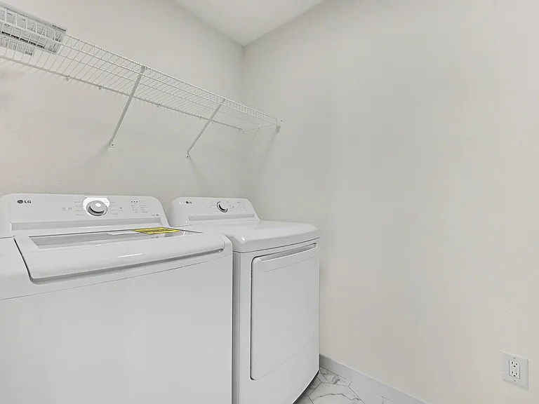 350 N Sherman St — Photo 13