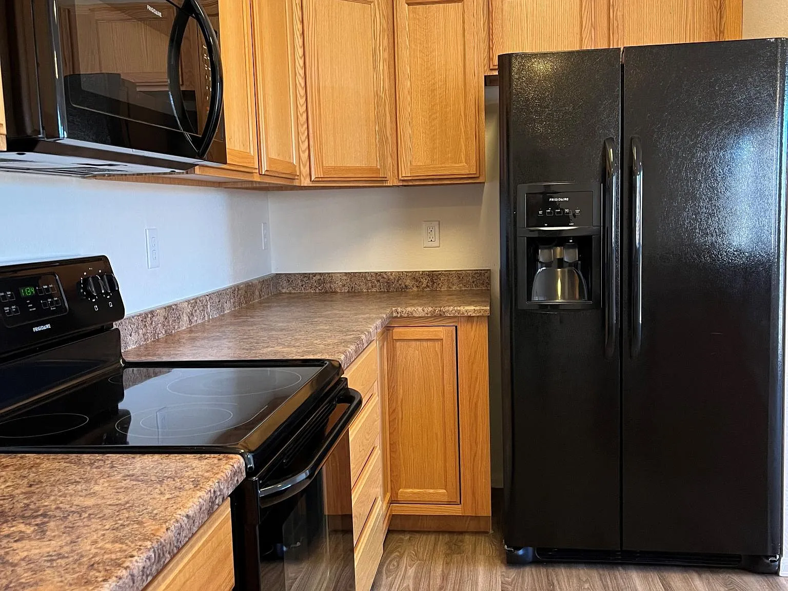 2 bed, 701 sqft, $1,300 — Photo 3