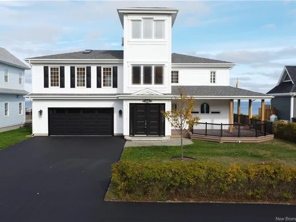 2156 Queen Elizabeth Dr, Bathurst, NB E2A 4Y4