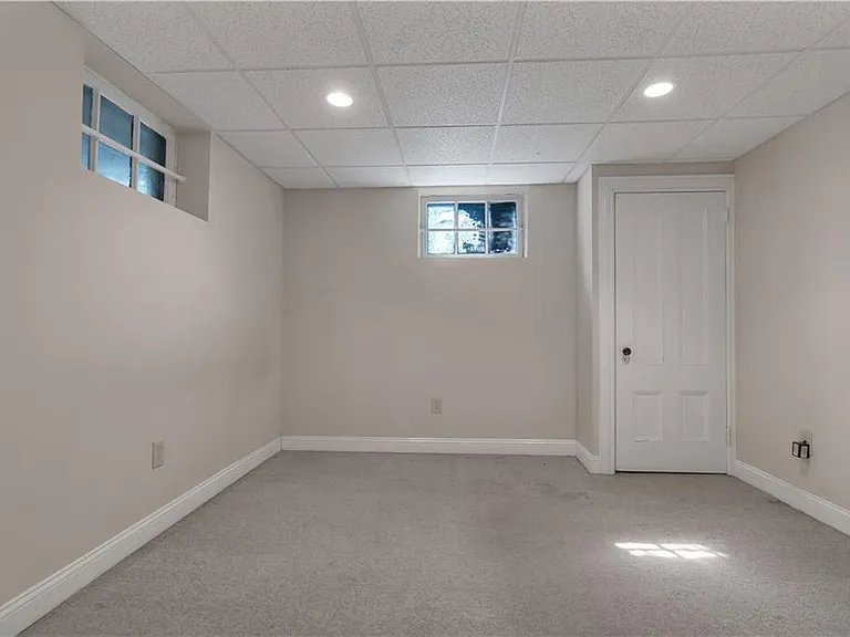98 Butler Ave — Photo 25
