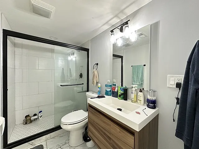 1721 N Mozart St #G — Photo 12