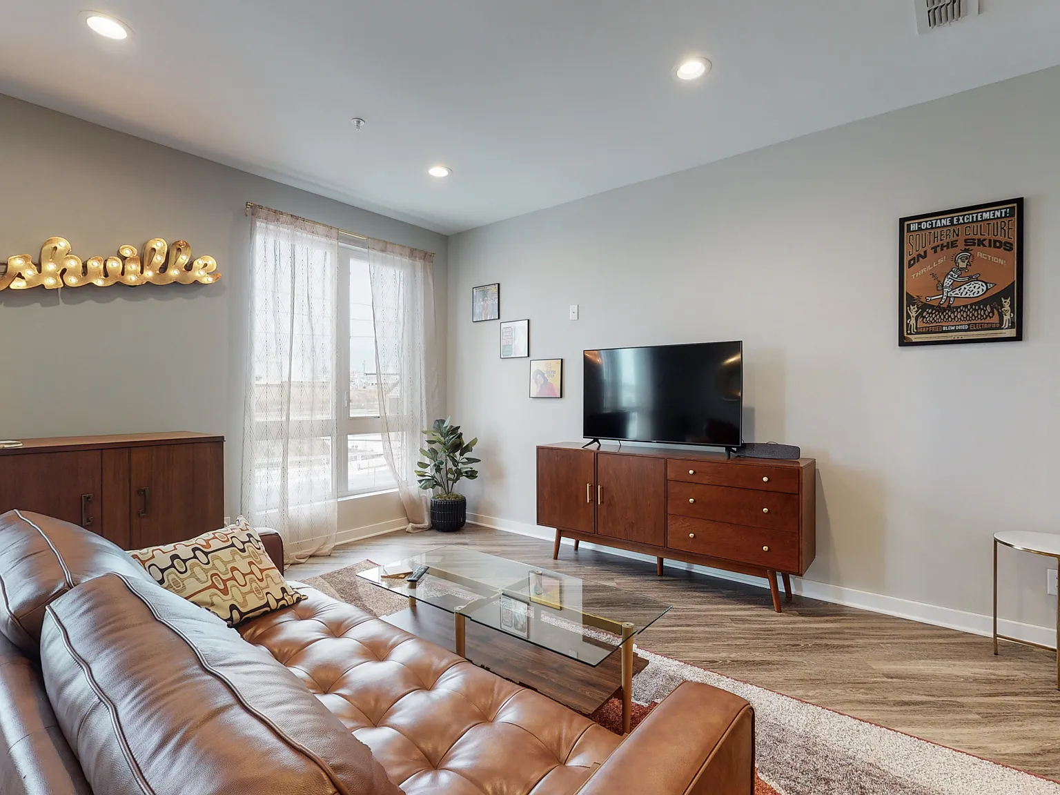 2 bed, 1390 sqft, $2,600 — Photo 4