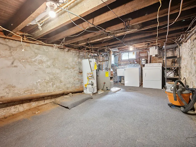 2345 E Harold St — Photo 14