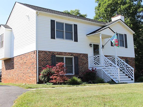 2nd image of 109 Whispering Pines Ct