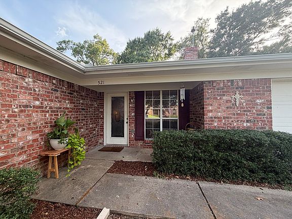 2nd image of 521 Chancellor Dr