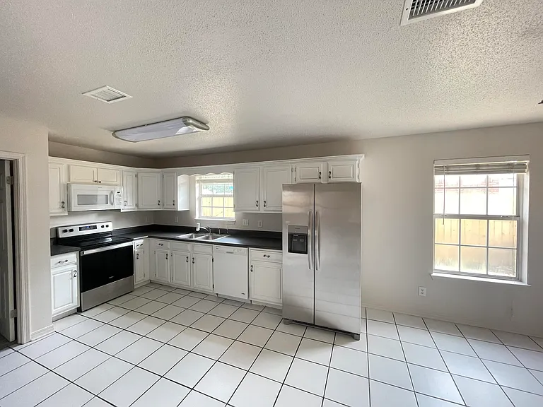 2212 Peachwood Ct — Photo 10