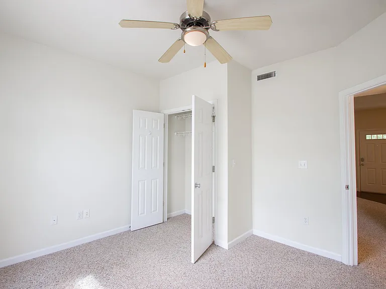 Scholar's Quad Collegiate Apartments — Photo 53