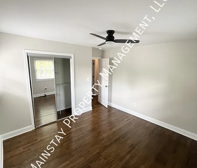 8802 Groton Ct — Photo 11