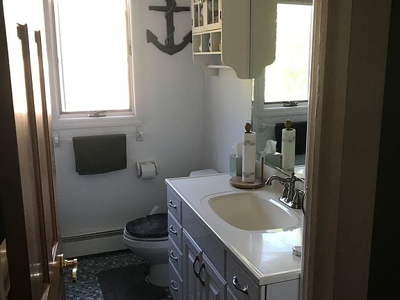 5th image of 30 Lake Ave