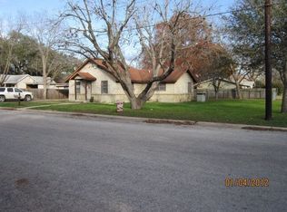 521 S Pecan Ave, Luling, TX 78648