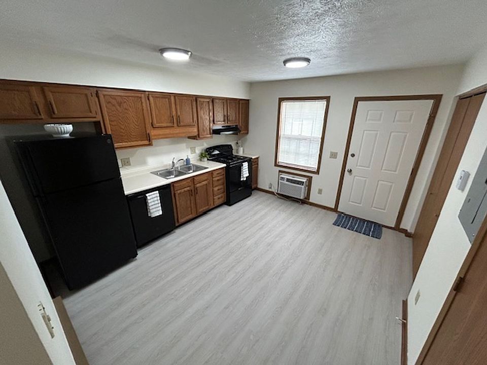 1st image of 1520 Hawk Cir Unit F