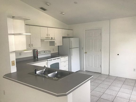 2nd image of 711 River Oak Cir
