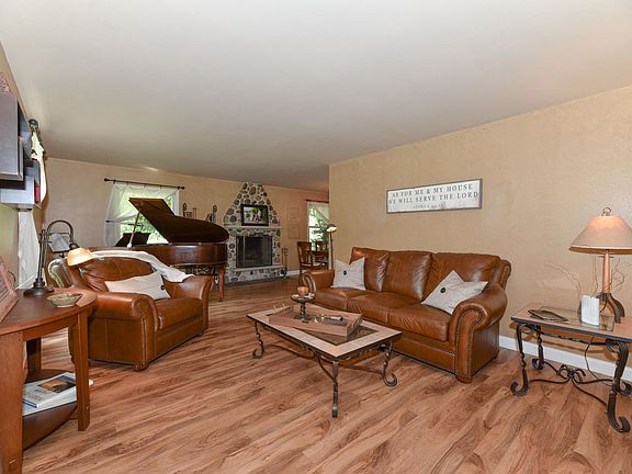 2nd image of 302 Stonefield Dr