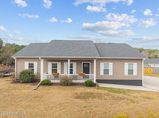 836 Queens Creek Rd, Hubert, NC 28539