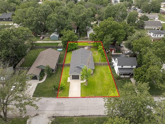 2nd image of 606 Retan Ave