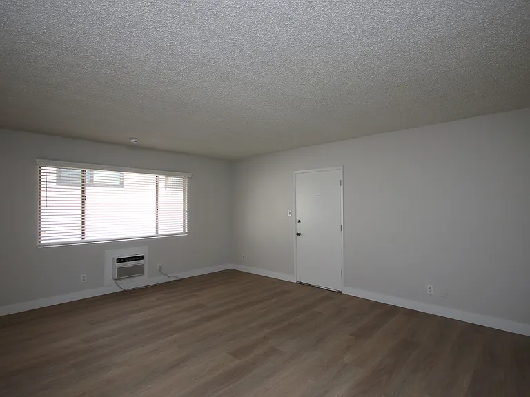 2505 W Grand Ave #F — Photo 5