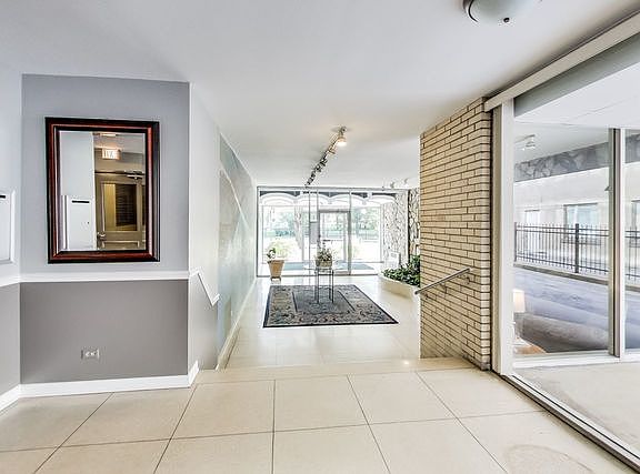 4th image of 169 N Grove Ave APT 1B