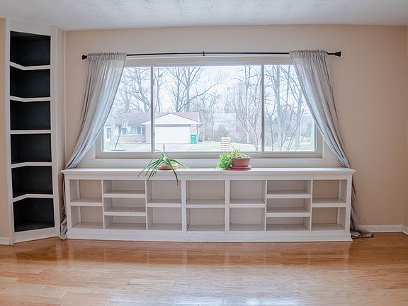 4th image of 852 Briddlewood St