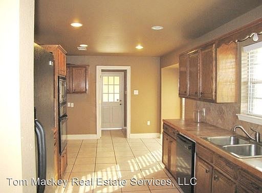 5th image of 15444 Banyanwood Ave