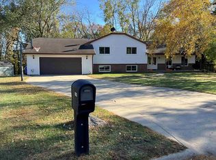 523 Upper Terrace Dr, Independence, IA 50644