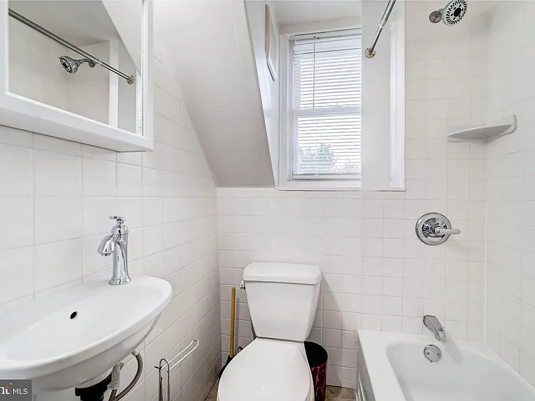 2425 Fort Dr — Photo 19