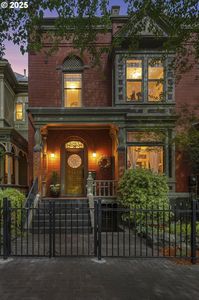 1719 NW Irving St, Portland, OR, 97209