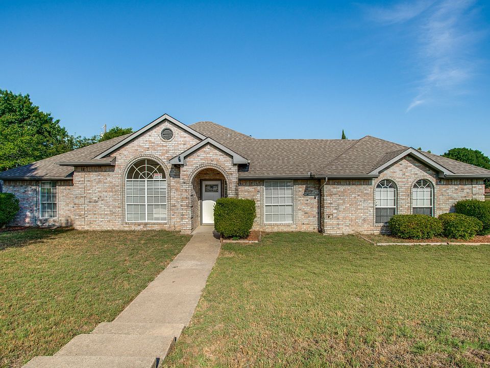 551-honeysuckle-ln-cedar-hill-tx-High-Res-1.jpg