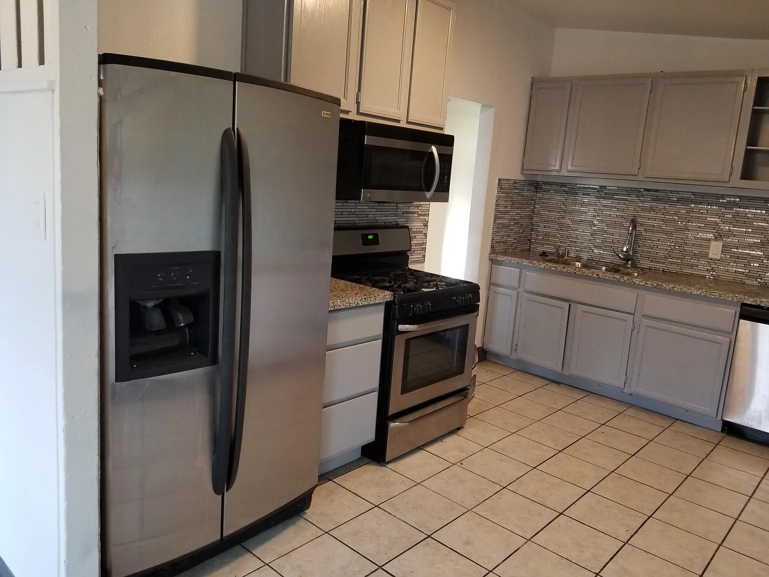 2 bed, 1.5 bath, 1000 sqft, $1,850 — Photo 2