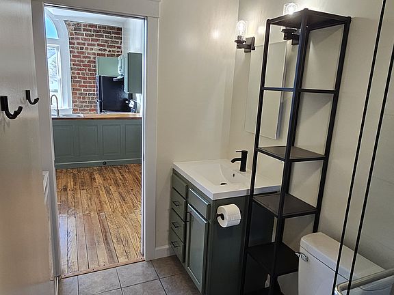 5th image of 33 N Main St APT 4